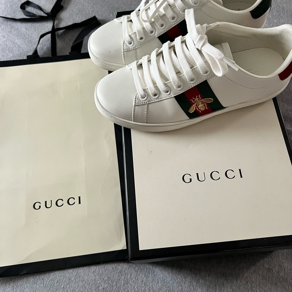 Gucci White Sneakers with Green and Red Accents - Picture 8 of 11